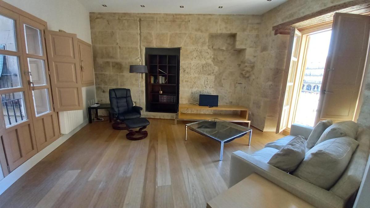 Calle Toro 2, 1º con balcones a la misma Plaza Mayor!! - Housity