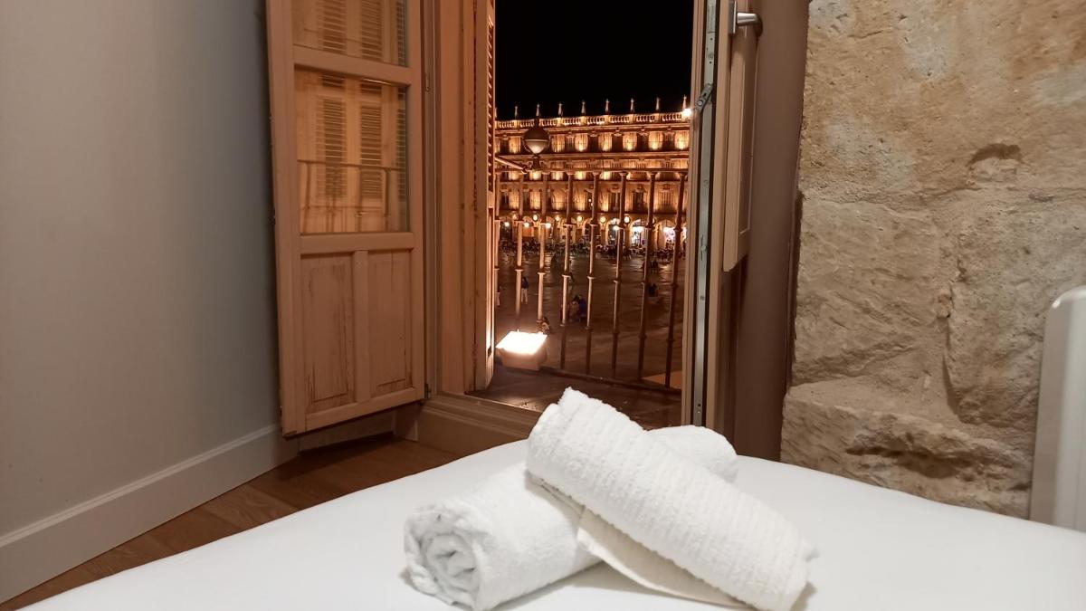 Calle Toro 2, 1º con balcones a la misma Plaza Mayor!! - Housity