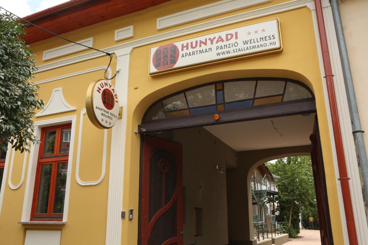 Hunyadi Panzió-Apartman - Housity
