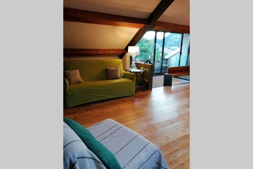 Suitetrails - Arona 01 attic mansarda secondo piano no ascensore