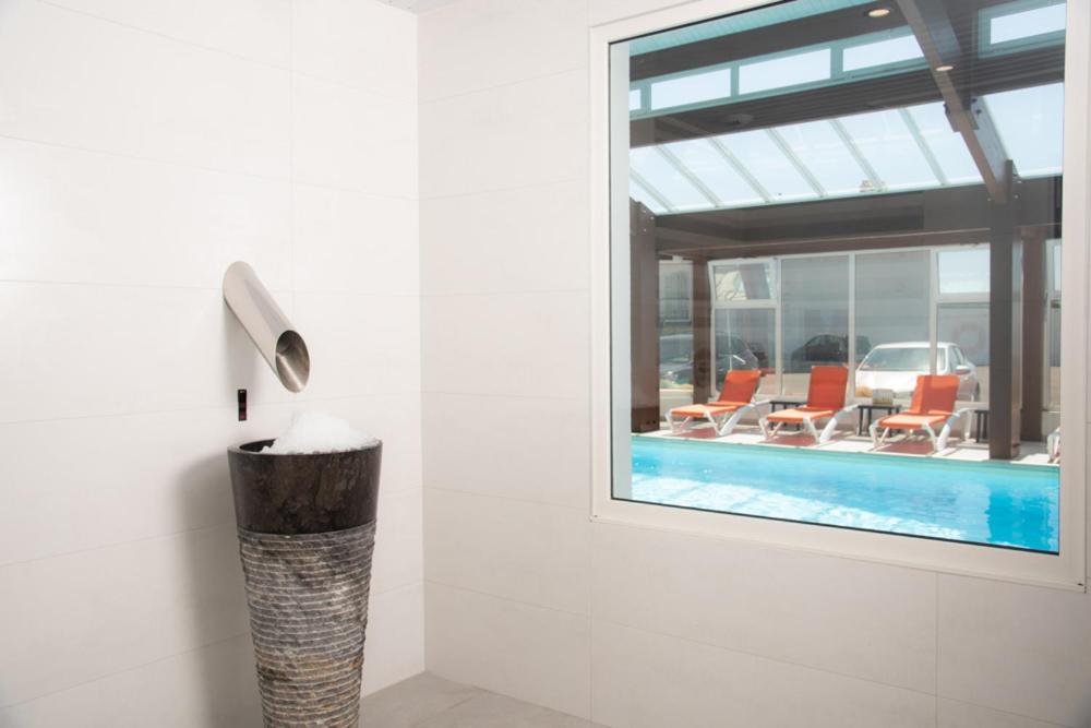Piscine de l'établissement Hotel Les Dunes ou située à proximité