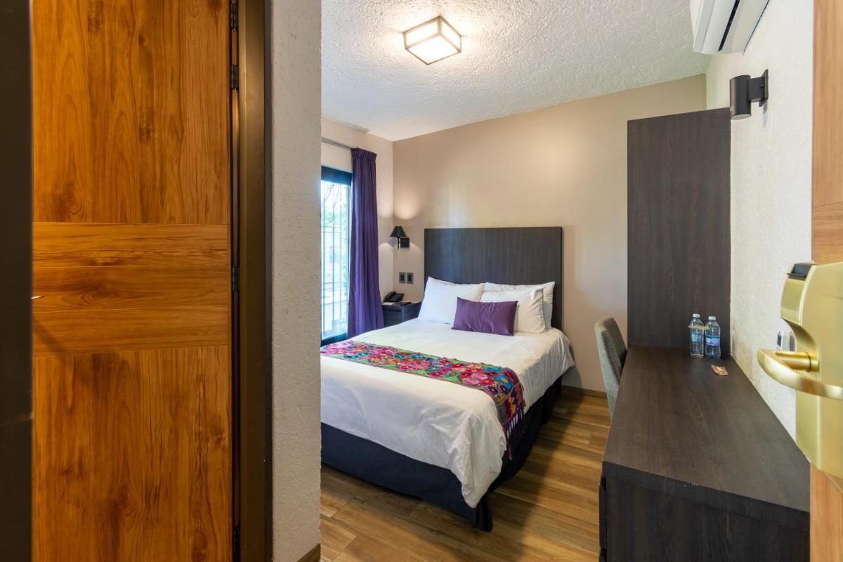 Hotel Flamingo Inn - Housity