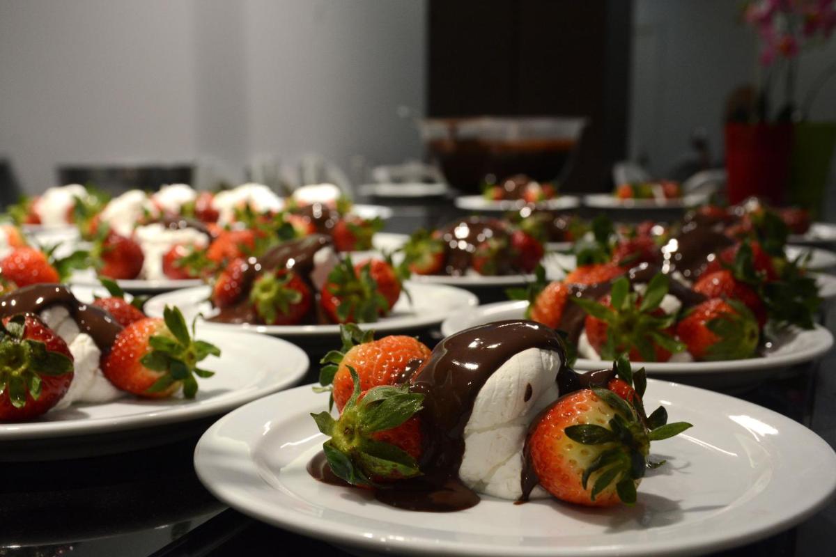 Comida en o cerca de este hotel