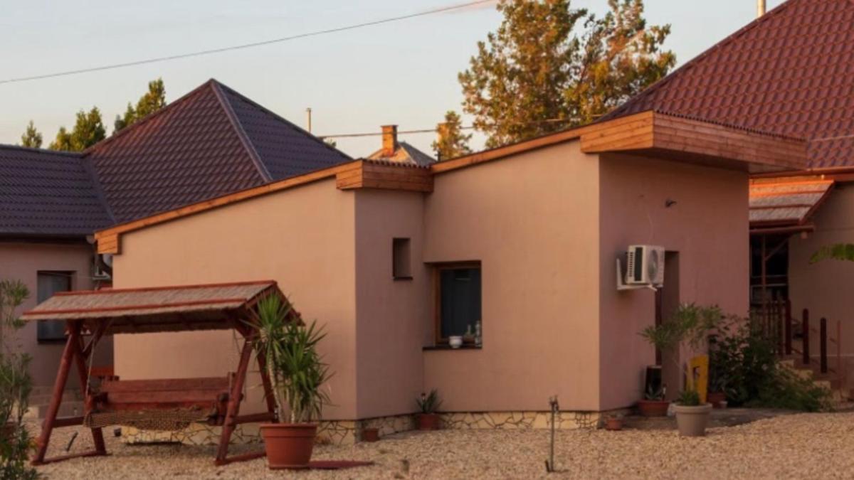 Ivanhoe Apartman - Housity