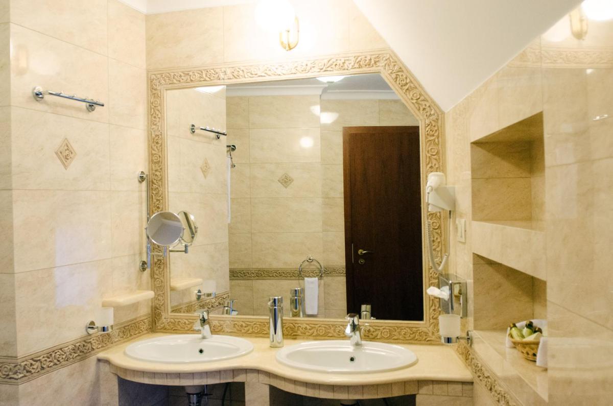 Hotel Dorottya - Housity