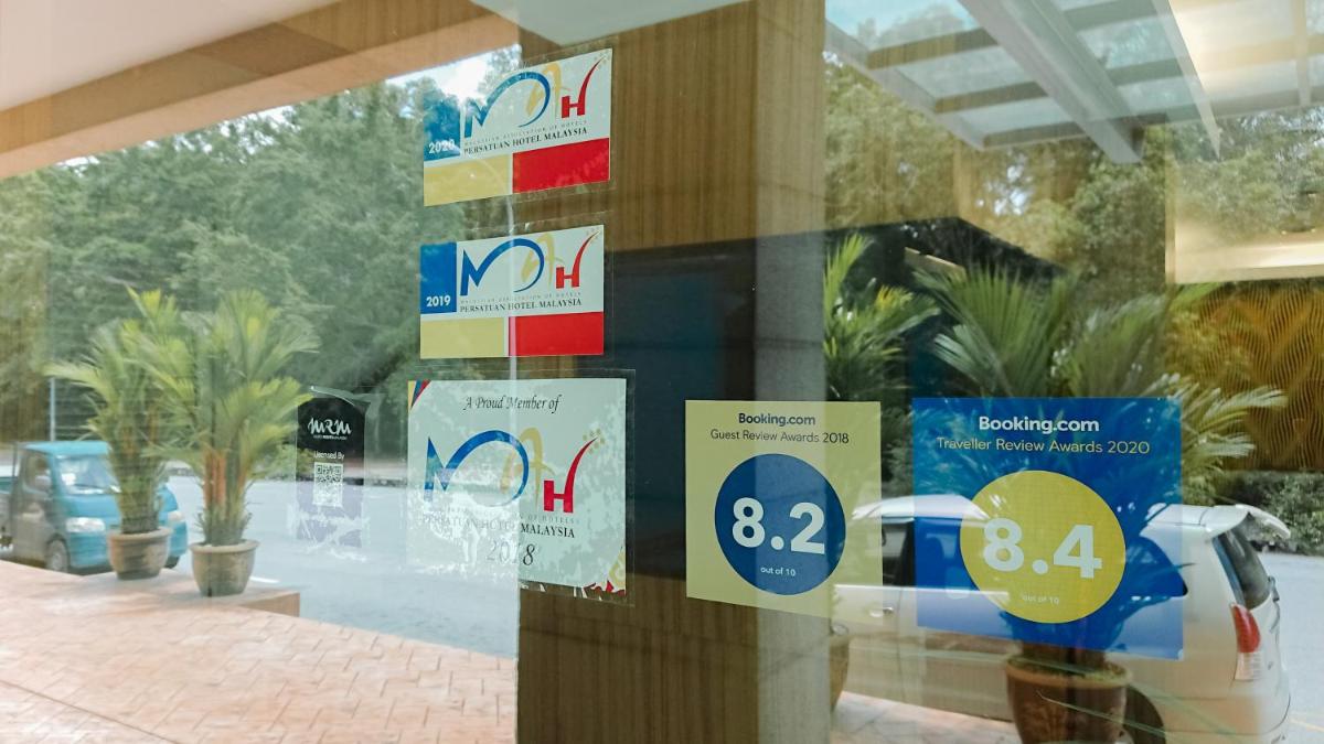 Aeton Hotel Nilai - Housity