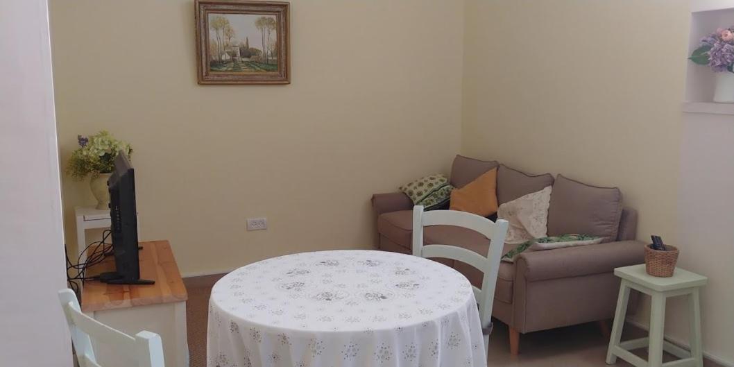 The House By The Mulberry Tree - Housity