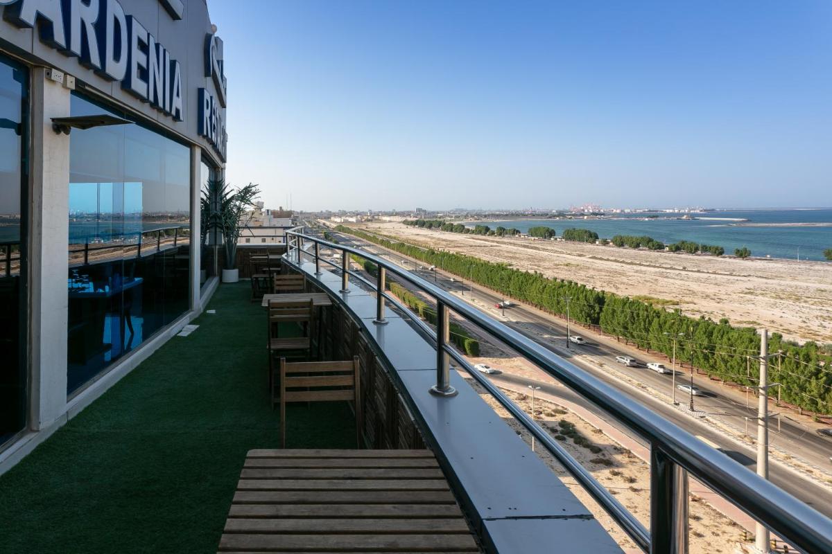 Crown Tower Hotel - Housity