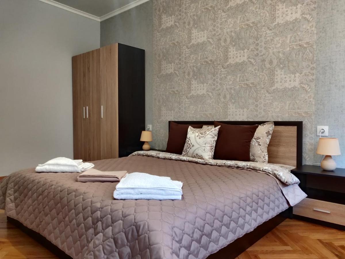 White Apartment - Housity