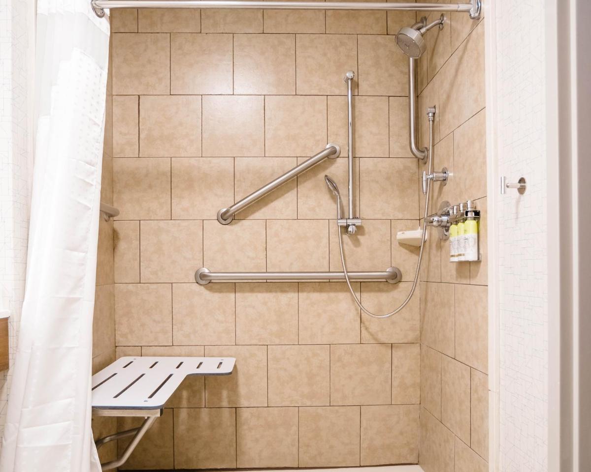 Holiday Inn Express & Suites Knoxville-Farragut by IHG - Housity