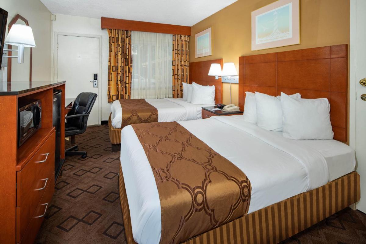 Travelodge by Wyndham Burbank-Glendale - Housity