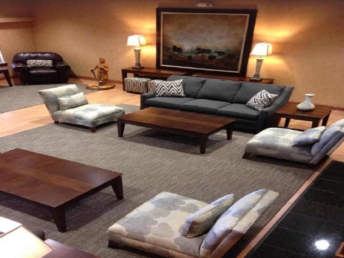 Town & Country Inn and Suites - Housity