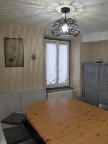 Maison de village dans une rue calme - Housity