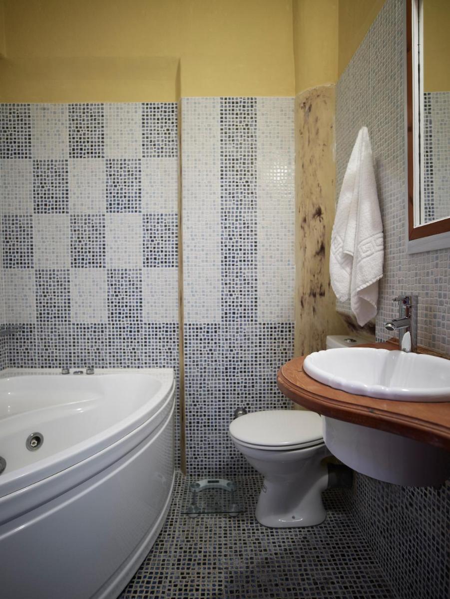 Polikandia Hotel - Housity