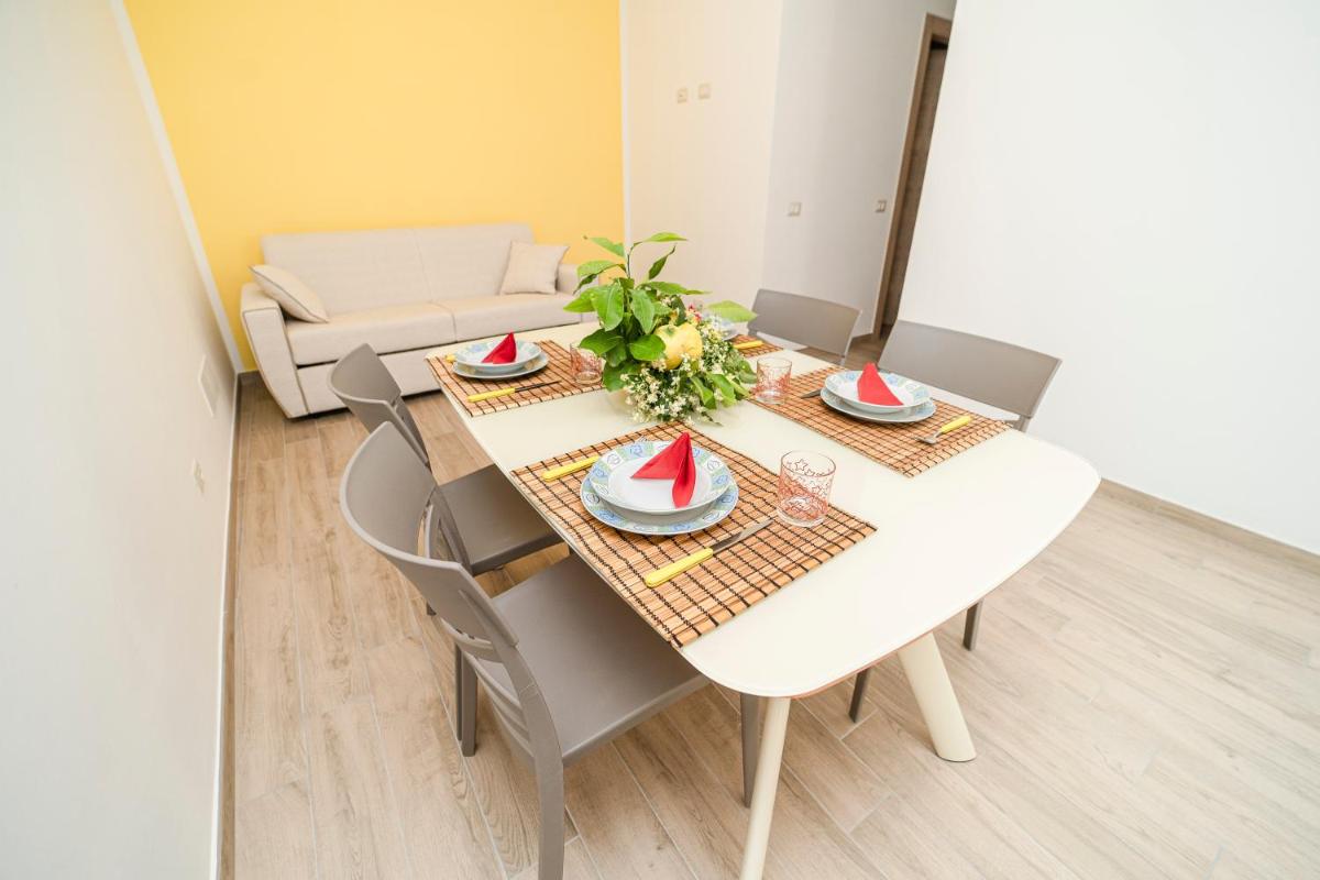 tra Sole e Limoni Apartments - Housity