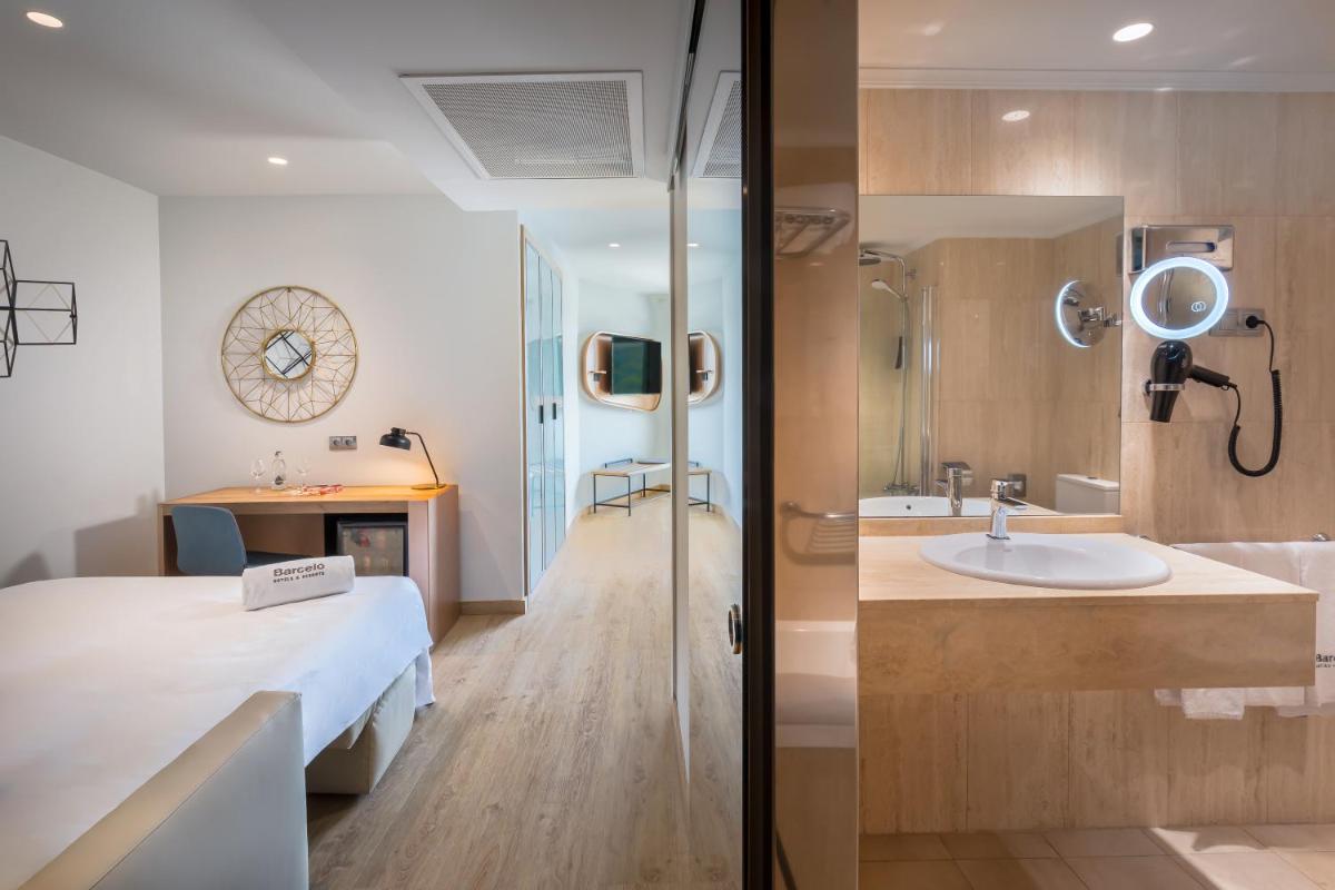 Un baño de Barceló Costa Vasca