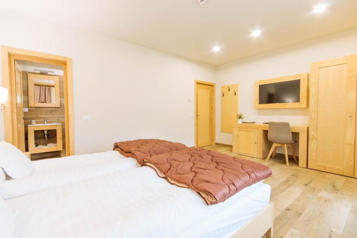 Comoara Rarăului - Housity