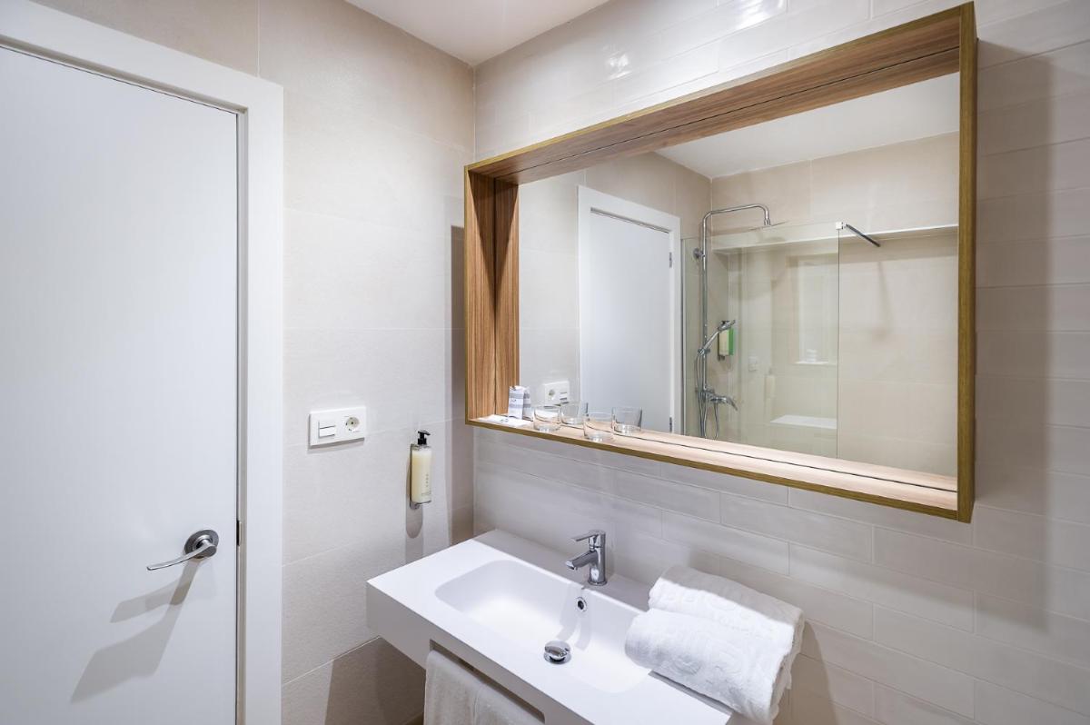 Un baño de Intelier Orange