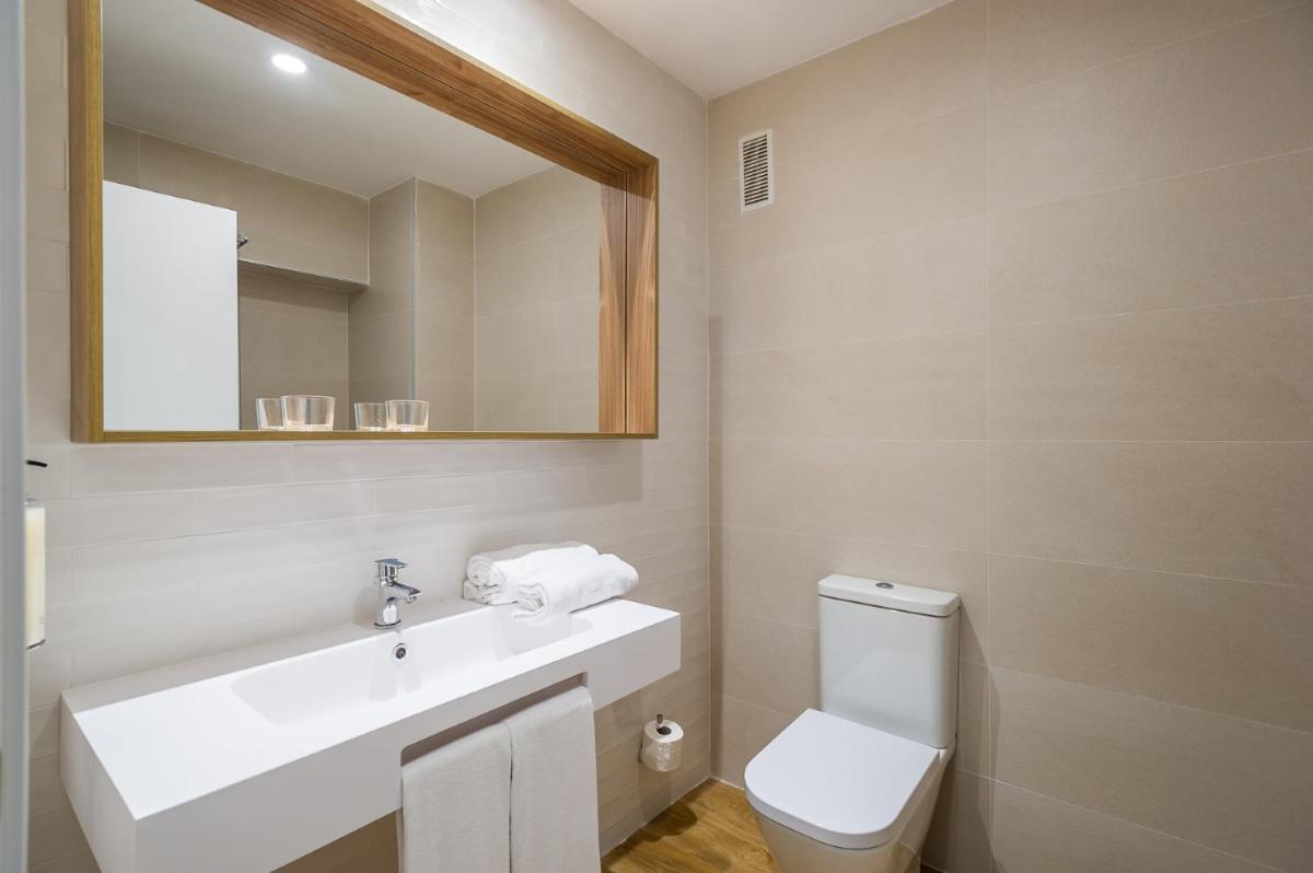 Un baño de Intelier Orange