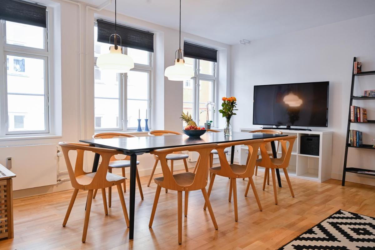 Sanders Tower - Chic Two-Bedroom Apartment In Charming Copenhagen - Housity