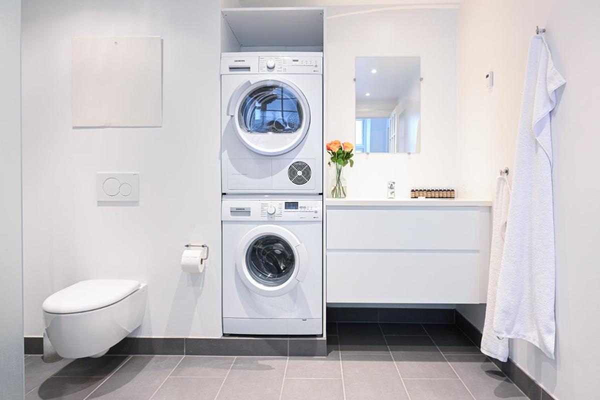 Sanders Tower - Chic Two-Bedroom Apartment In Charming Copenhagen - Housity