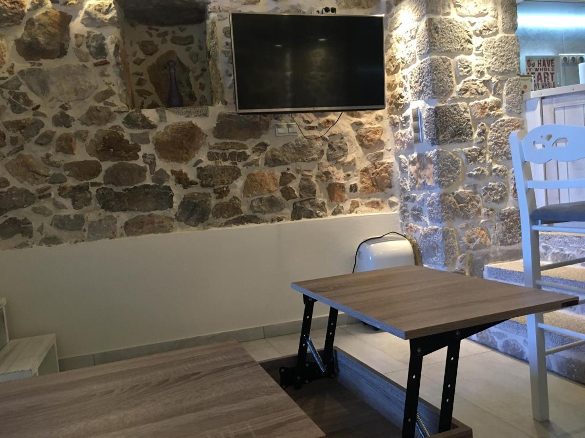 Elata Stone House - Housity