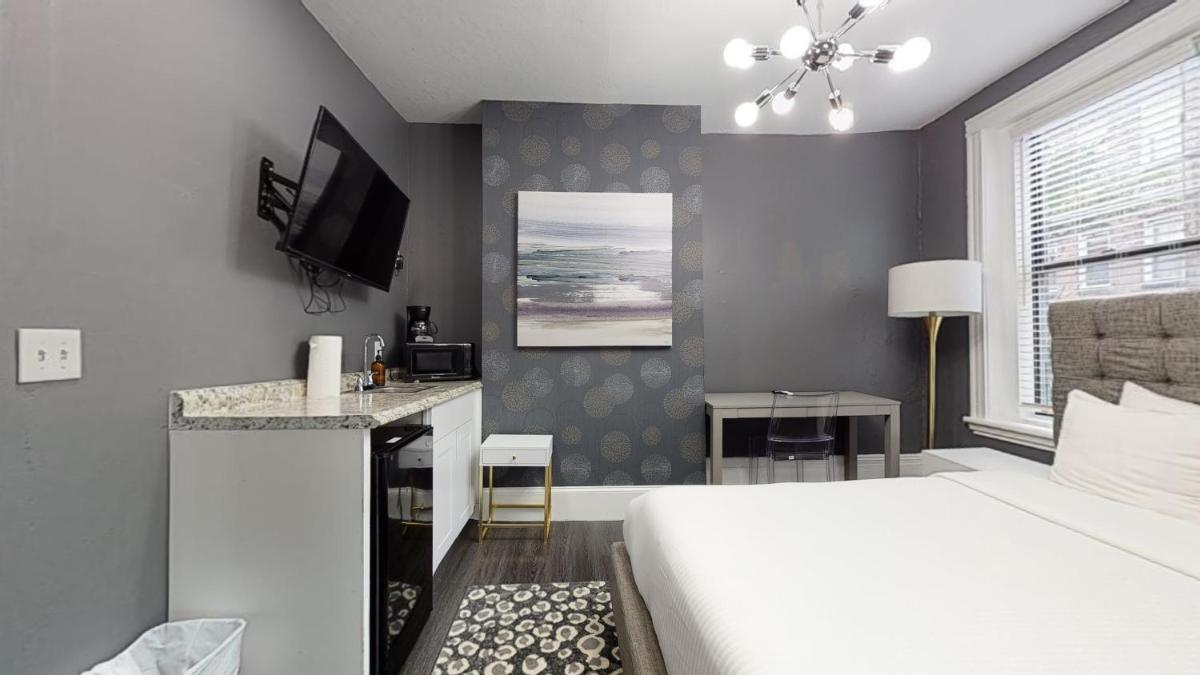 5-23 Perfect Downtown Studio for Two! - Housity