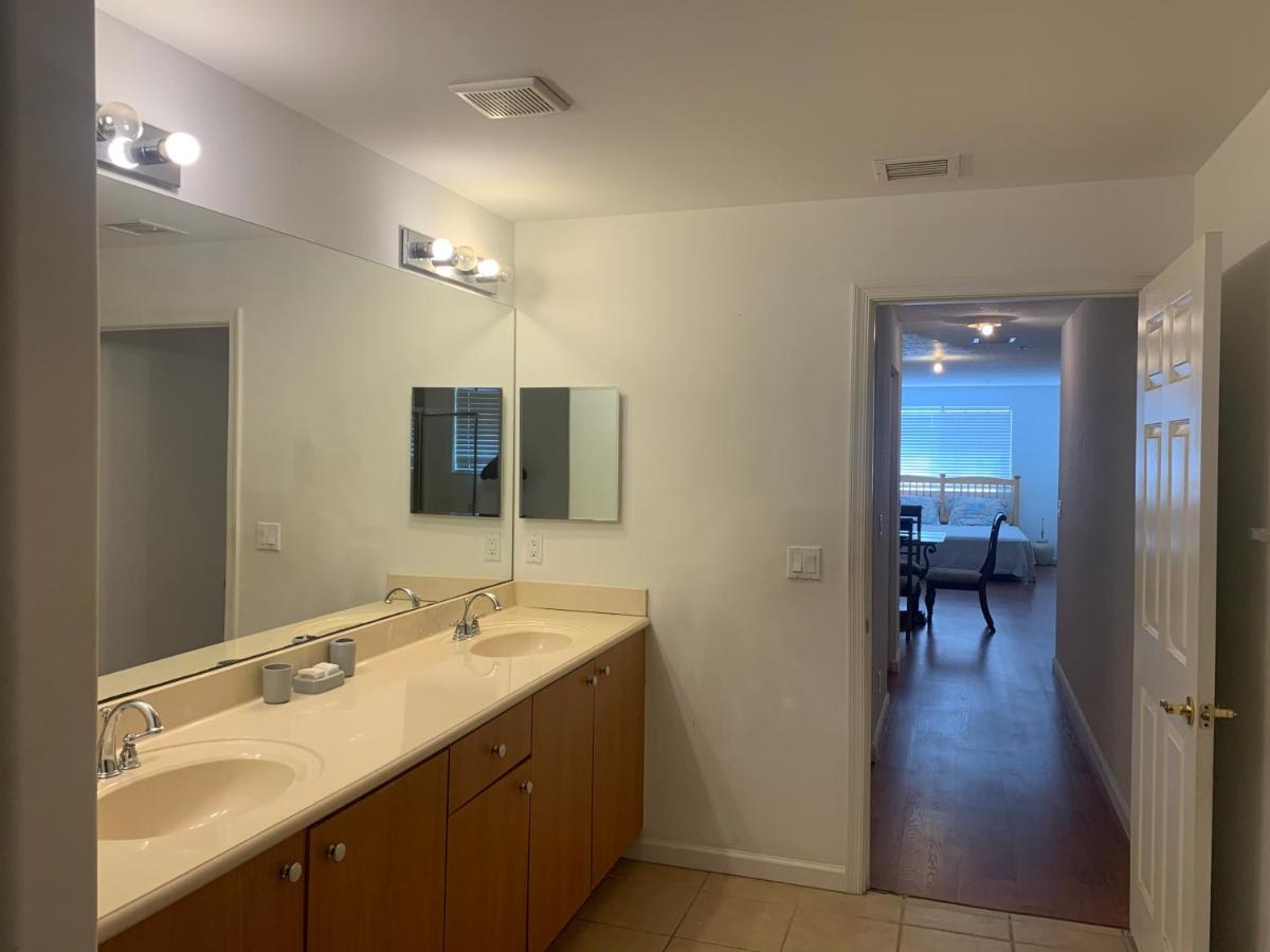 Bedroom Suite in Lauderdale Lakes Townhome - Housity