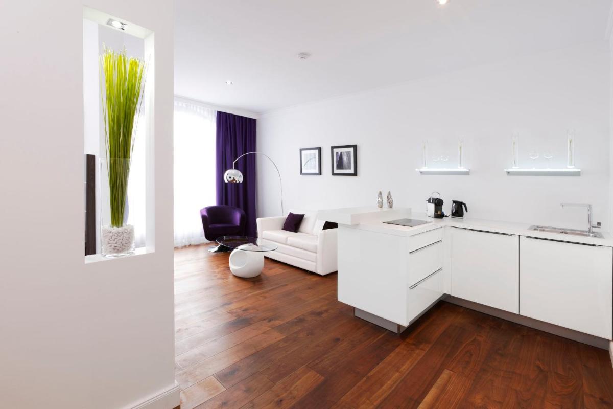 Central Hotel - Housity