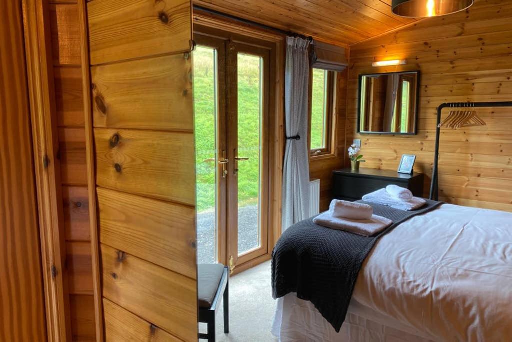 Countryside Cabin in Cowbridge - Housity