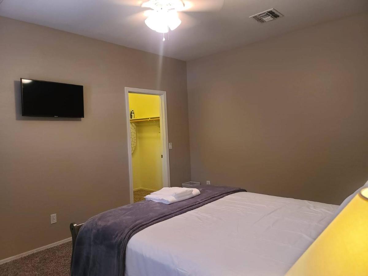 Phoenix II Minutes to Airport and Downtown - Housity