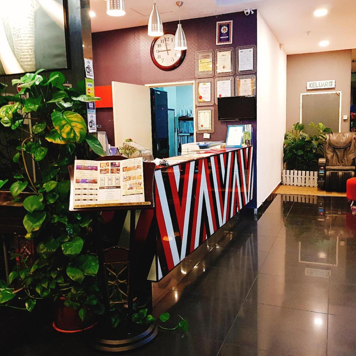 Biz Hotel - Housity