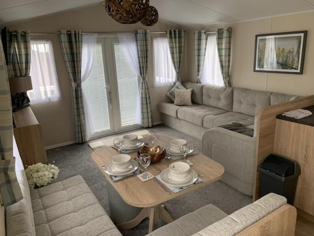 The Fairways Hot Tub Retreat, Percy Woods Country Park - Housity