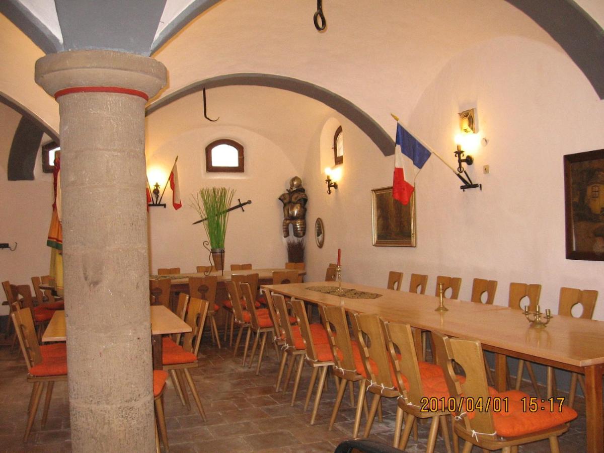 Alte Poststation Goldener Hirsch - Housity
