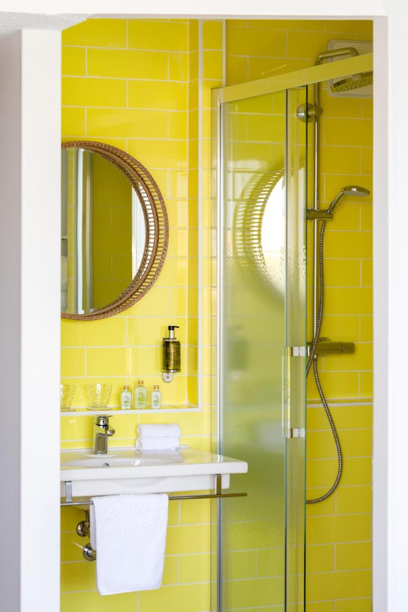 Salle de bains dans l'établissement Les Bulles de Mer - Hotel & Spa sur la Plage