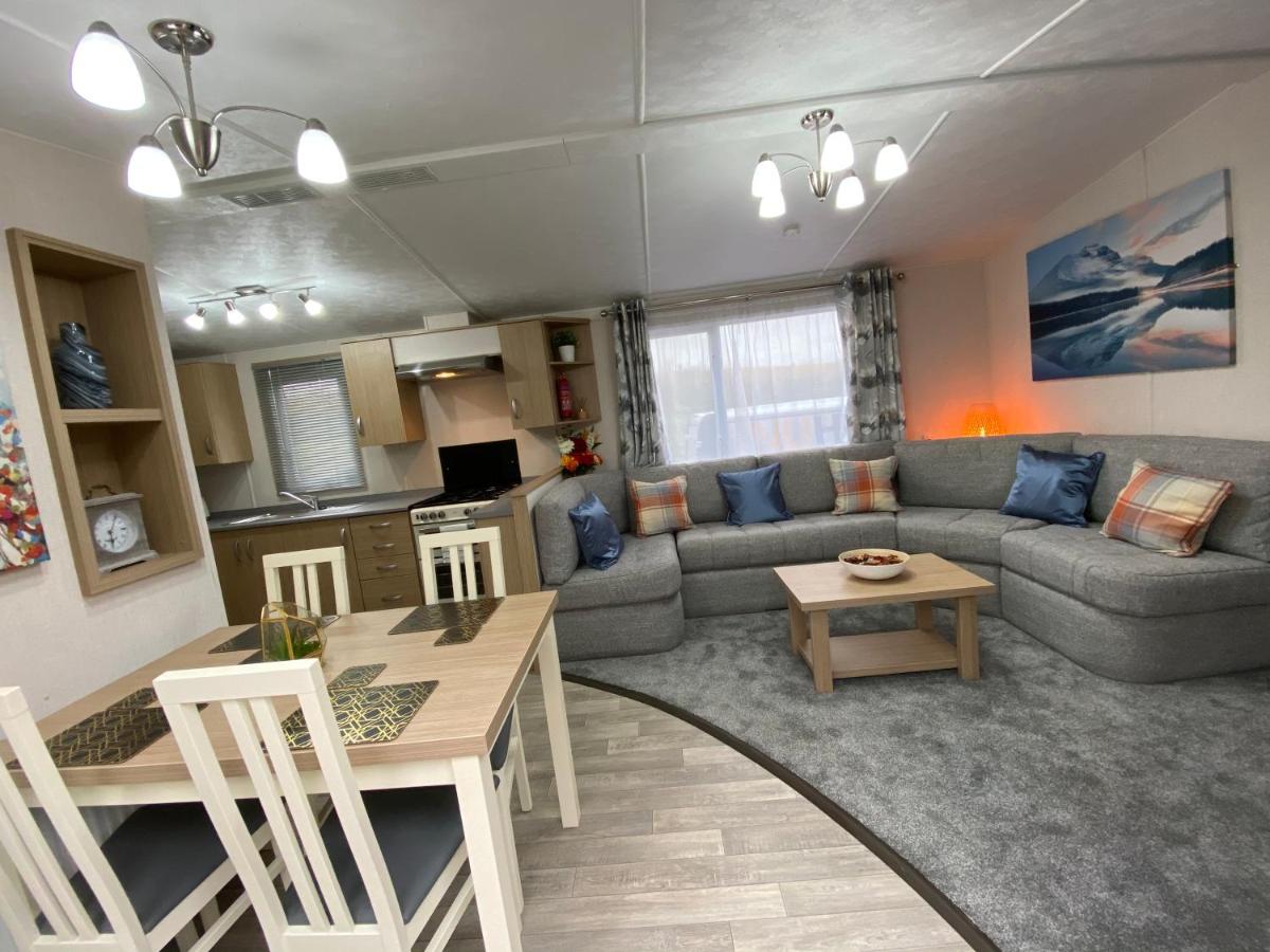 Boggy Creek - lodge with hot tub - Housity