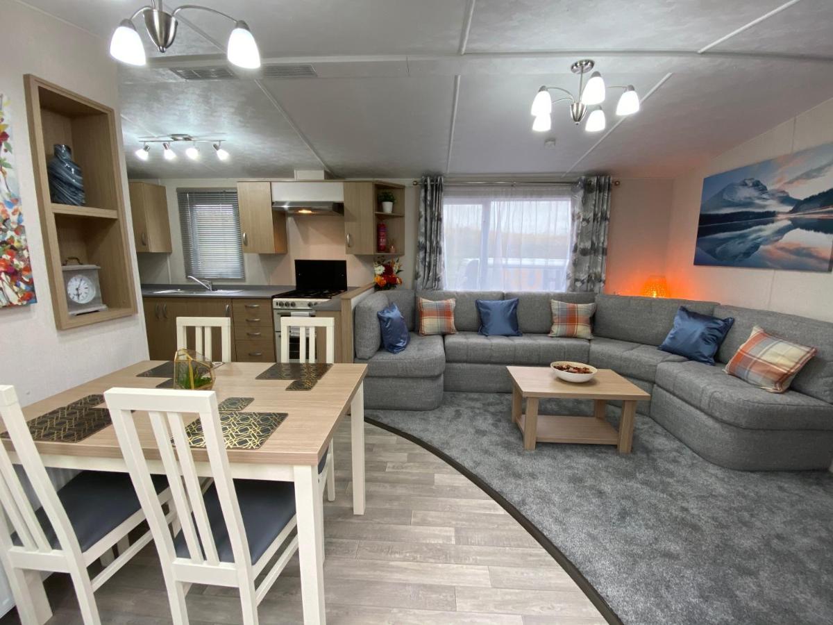 Boggy Creek - lodge with hot tub - Housity