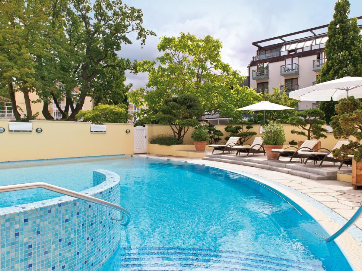 Der Swimmingpool an oder in der Nähe von A-ROSA Kurhaus Binz