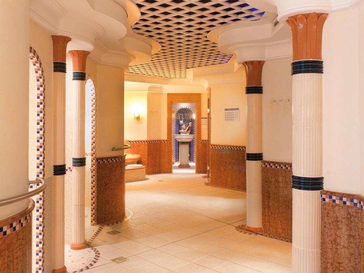 Ein Badezimmer in der Unterkunft A-ROSA Kurhaus Binz