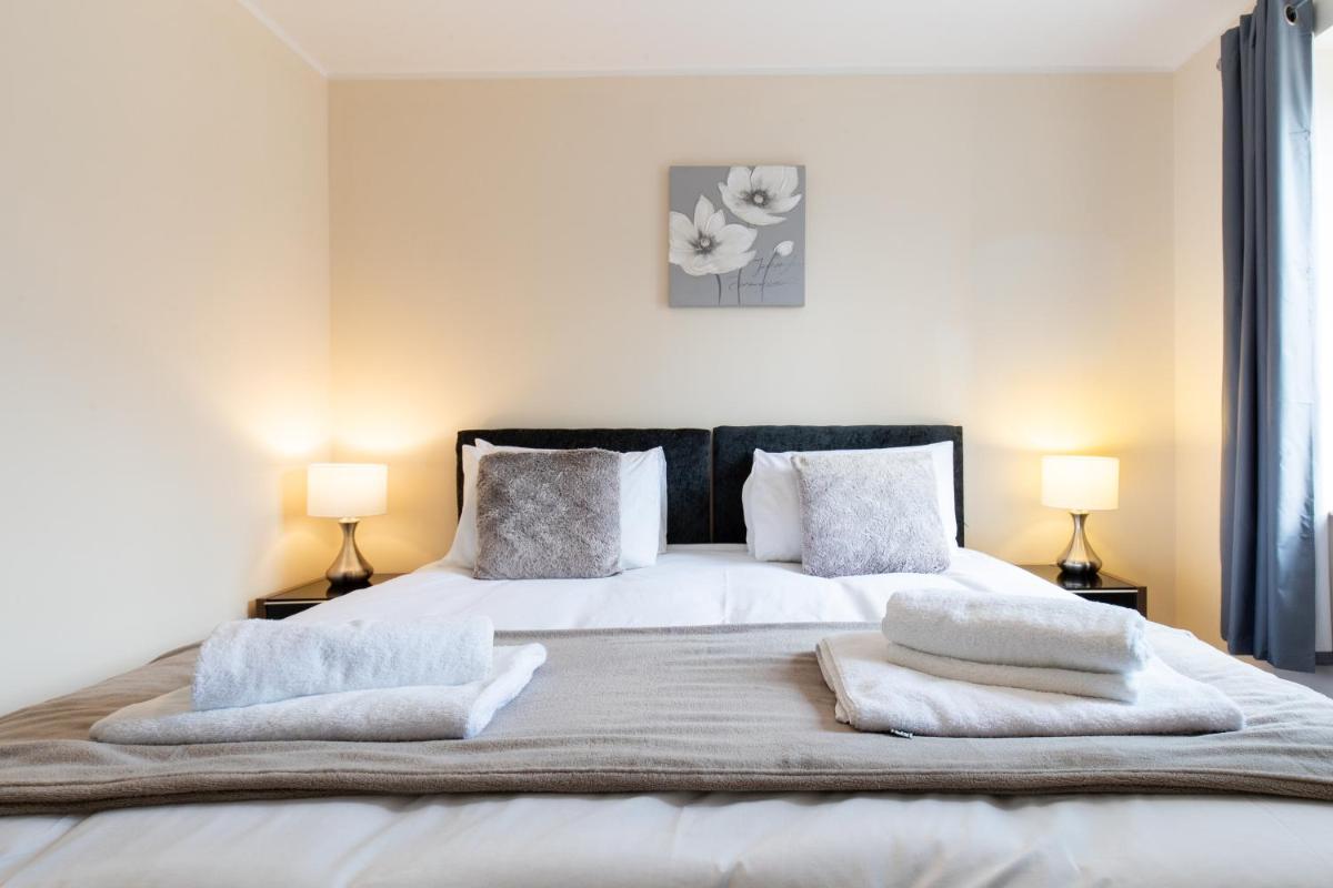 1-bedroom apartment with balcony, Hoddesdon - Housity
