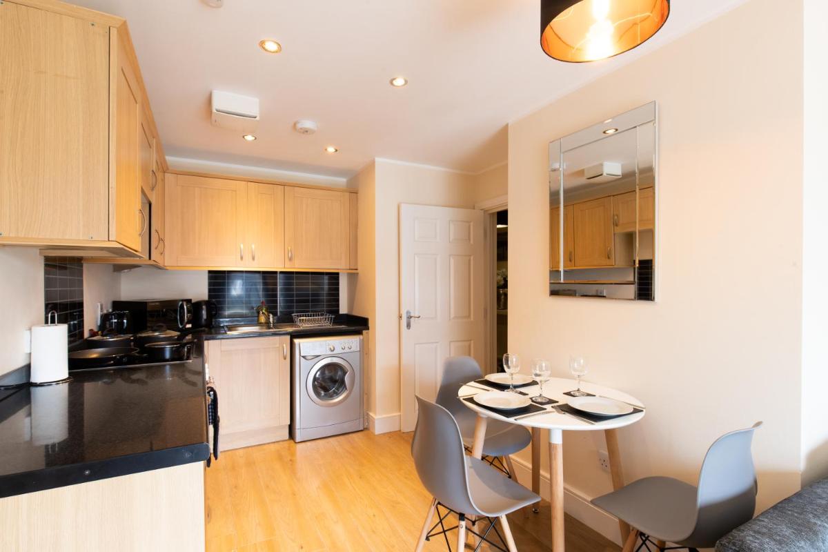 1-bedroom apartment with balcony, Hoddesdon - Housity