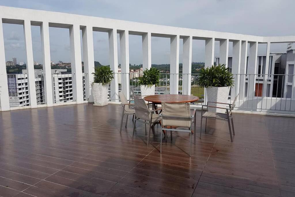 Private studio at Bukit Jelutong - Housity