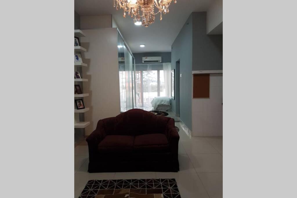 Private studio at Bukit Jelutong - Housity