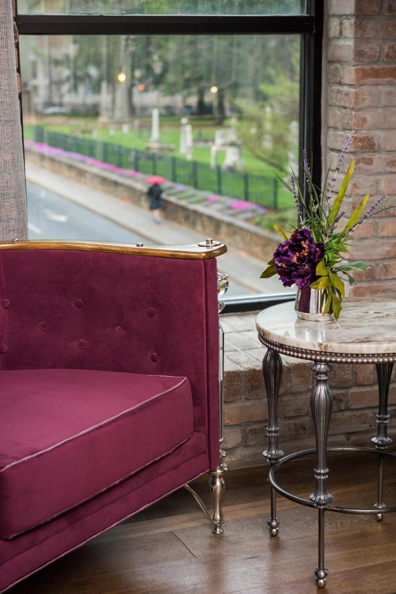 The Ivey's Hotel - Housity