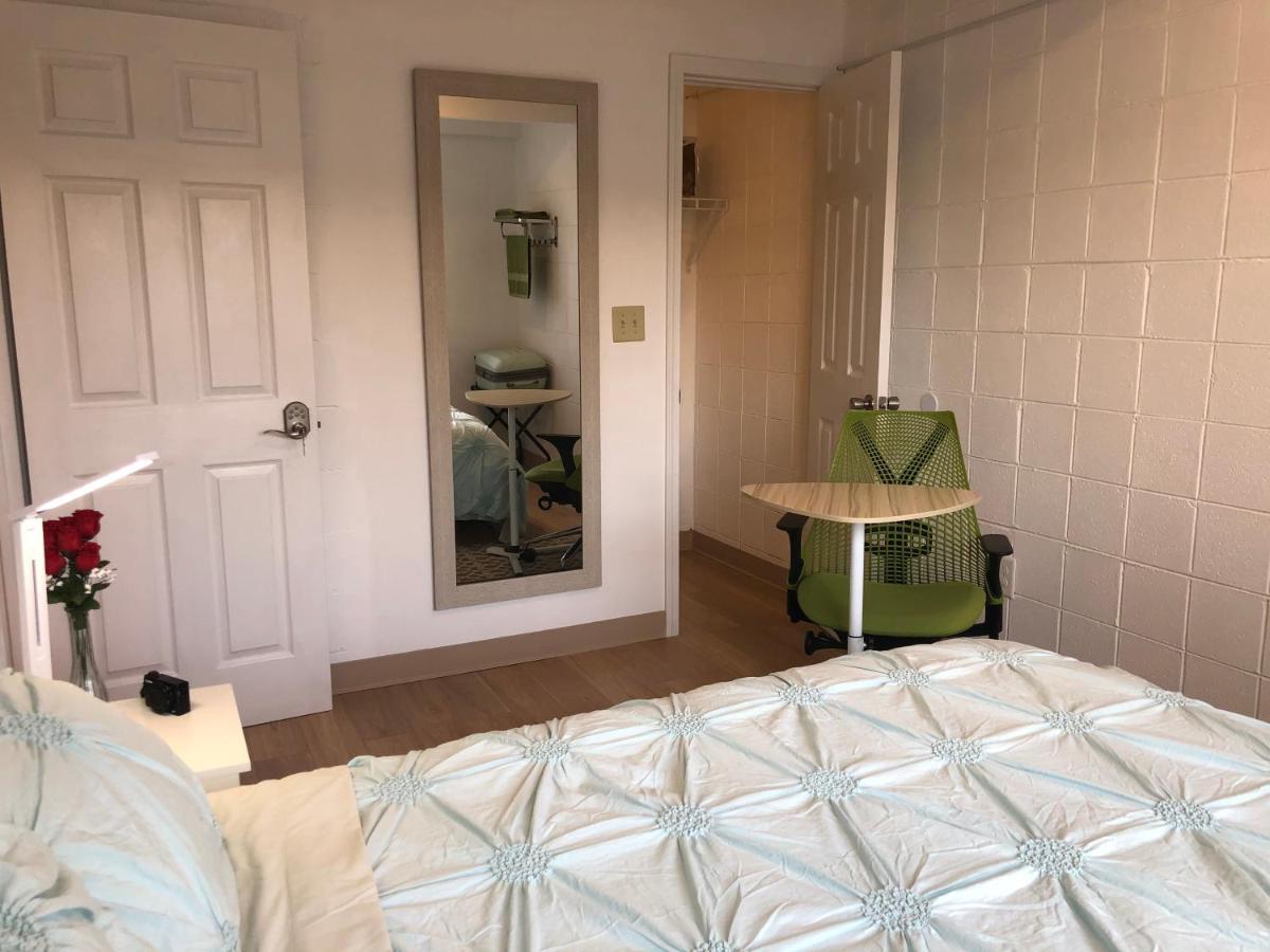 Hyde Park Modern Private Room - Near Univ of Chicago - Housity