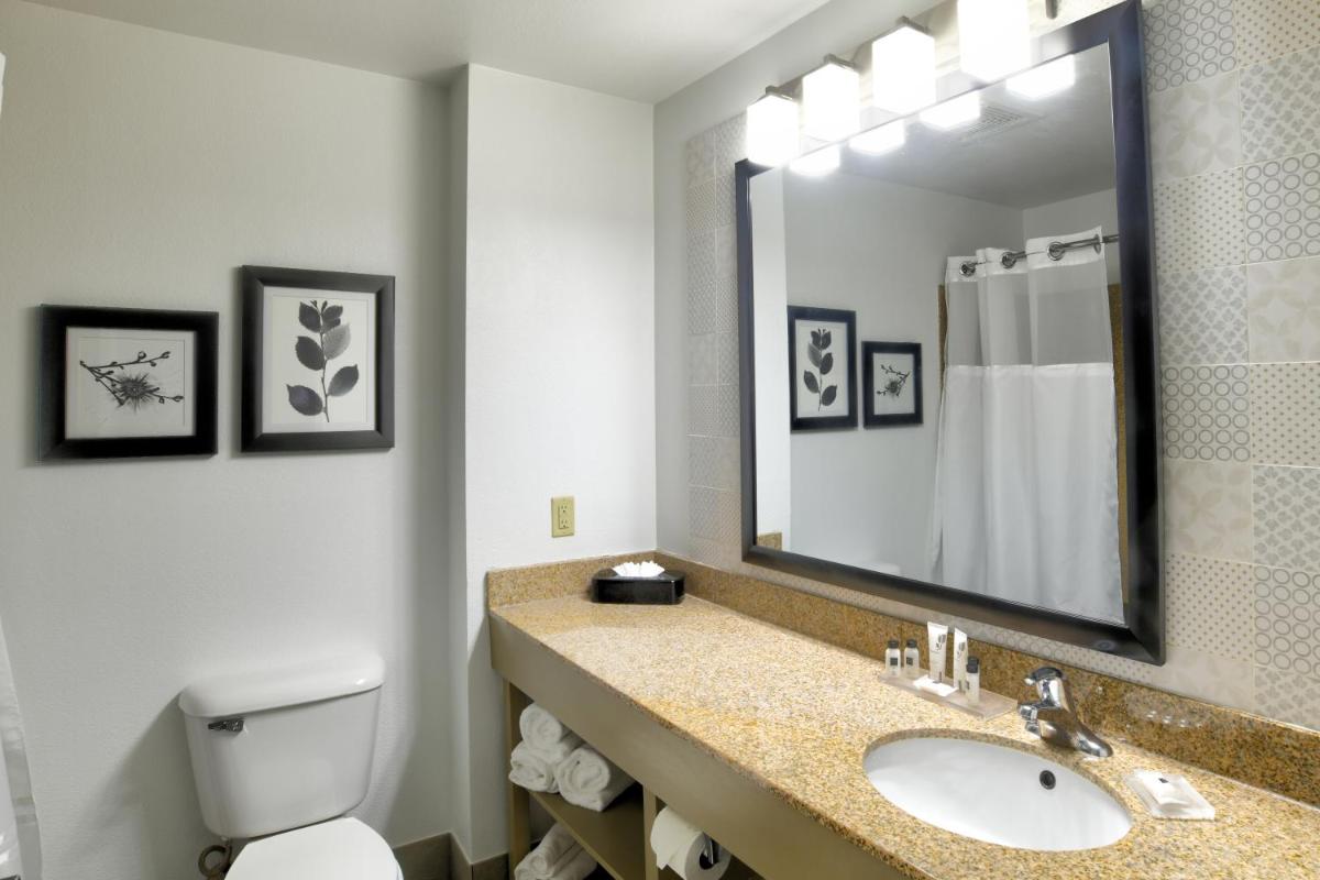 Country Inn & Suites by Radisson, Oklahoma City Airport, OK - Housity