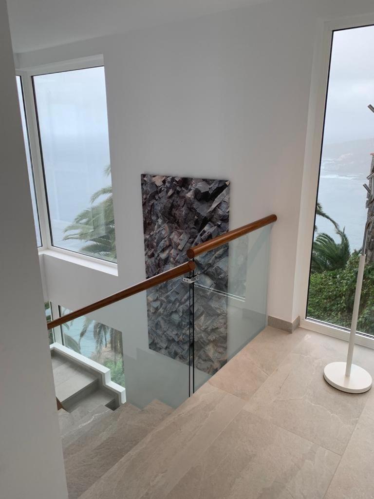 CRYSTAL OCEAN VILLA - Housity