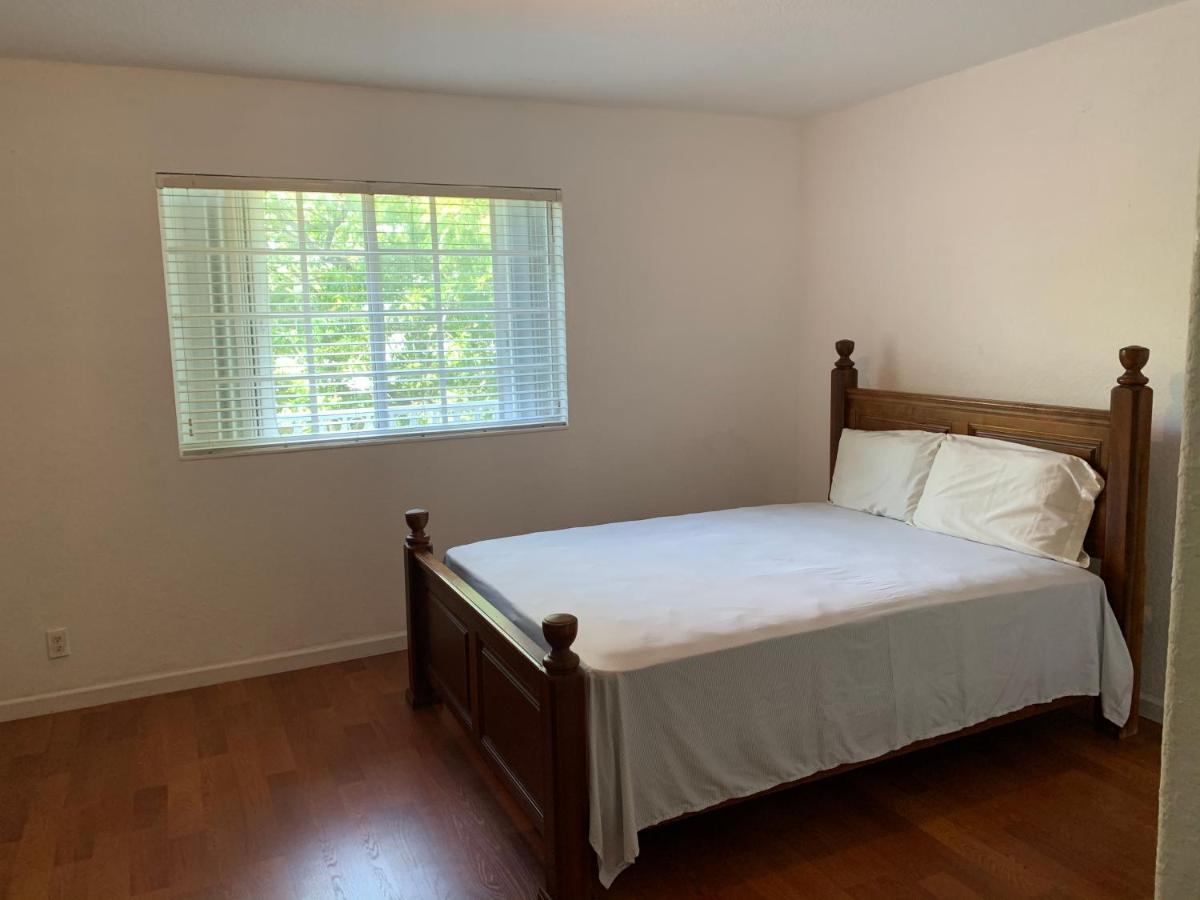 Bedroom Suite in Lauderdale Lakes Townhome - Housity