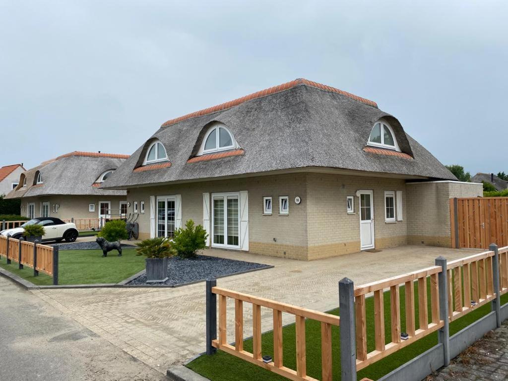 Beach bungalow Hellevoetsluis - Housity