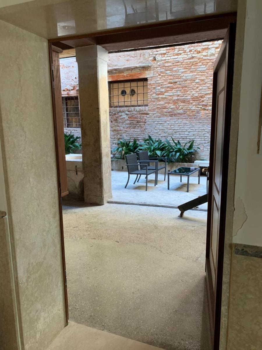 Luxury Apartment in San Marco with Canal View - Housity
